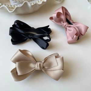 Eleganti fermagli a banana con fiocco in raso nero, rosa e oro per acconciature di classe