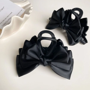 Elegante pinza per capelli con fiocco in raso nero multistrato per acconciature donna