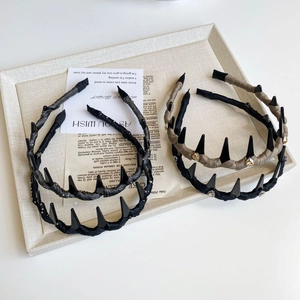 Chic Korean style headband with spiked design and sparkling rhinestone embellishments
