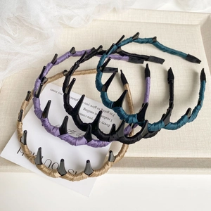 Lot de quatre serre-têtes ondulés en kaki, violet, noir et vert avec dents antidérapantes
