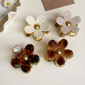 Pinces à cheveux fleurs en acétate coloris crème, nacre, écaille et ambre élégantes