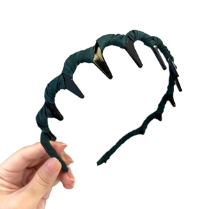 Serre-tête en tissu vert foncé avec doubles pinces à cheveux pour la coiffure