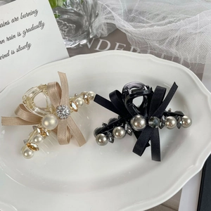Pinces à cheveux papillon élégantes avec perles et cristaux en coloris champagne et noir