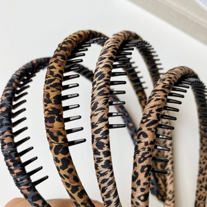 Detail shot of leopard print fabric headbands with anti-slip inner combs for women