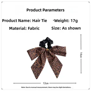 Détails du chouchou à motif léopard avec des dimensions de 14cm sur 12cm