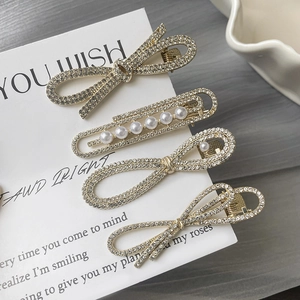 Set de 4 barrettes à cheveux élégantes avec nœuds en strass et pince à perles raffinée