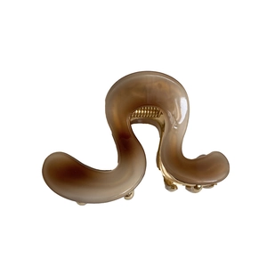 Elegant amber wave hair claw clip with gold metal spring for hair styling decoration