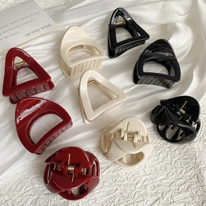 Élégante Petite Pince à Cheveux Triangle Géométrique pour Femmes Minimaliste en Résine Citrouille Accessoires de Coiffure