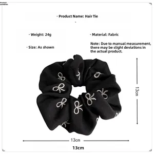 Détail d'un chouchou brodé de 13cm avec dimensions et informations sur le poids de 24g