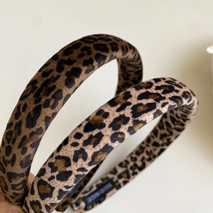Vintage leopard print velvet sponge headbands in dark brown and light beige tones