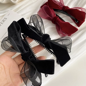 Barrettes banane à nœud en velours et organza de couleurs noir et rouge foncé