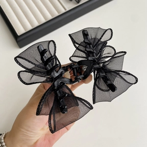Pince à cheveux élégante avec nœud en maille noire et design en tulle à double couche