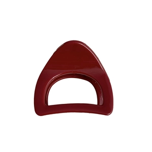 Pince à cheveux triangulaire rouge foncé minimaliste avec finition brillante élégante