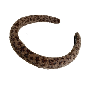 Classic leopard print plush headband with thick sponge padding for autumn and winter styles