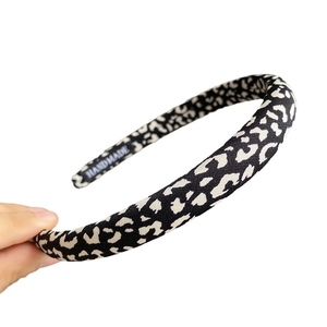 Fashionable leopard print sponge headband for women with a high crown and handmade detail
