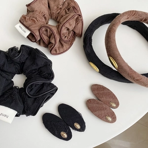 Vintage Distressed Fabric Hair Accessories For Women Frayed Edge Fabric Scrunchies Headbands Hair Clips Gold Metal Label Ornaments