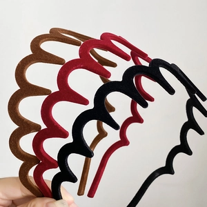 Lot de trois serre-têtes ondulés antidérapants floqués en marron, rouge foncé et noir