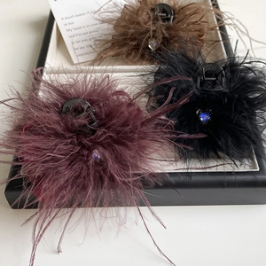 Elegant 7cm feather hair claw clips with heart rhinestones in burgundy black and brown colors