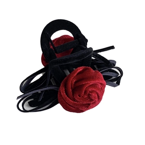 Elegant 8cm hair claw clip with dark red velvet roses and black flocked finish for women
