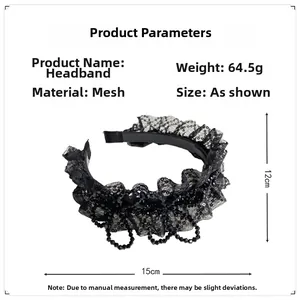 Vue détaillée du serre-tête en dentelle noire avec paillettes et franges de perles noires