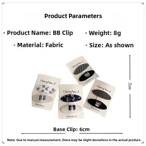 Détail de barrettes BB de 6cm en tissu avec broderie chat mignon et motifs à carreaux