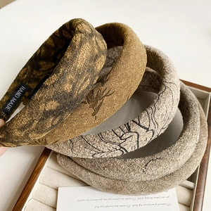 Retro ink print sponge headband set in earthy tones for an elegant high cranial top look
