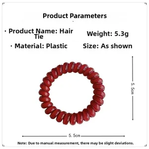Tableau détaillé montrant l'élastique à cheveux rouge à pois avec diamètre de 5,5 cm