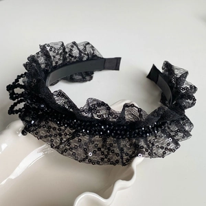 Serre-tête élégant en dentelle noire avec perles scintillantes pour une coiffure rétro chic