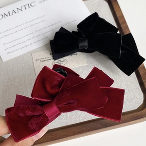 Elegant velvet double bow hair claws in black and burgundy for women's hair styling