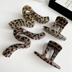 Retro Leopard Print Hair Claw Clip Large Resin Shark Clip French Vintage Wave Shape Geometric Hair Accessories For Women Hair Styling