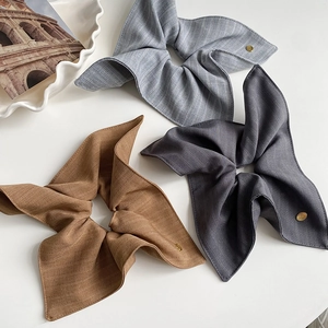 Chouchous en Tissu de Style Coréen Minimaliste Grands Élastiques à Cheveux Rayés Avec Étiquette Métallique Mode Femme