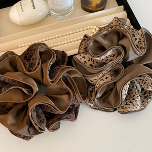 Chouchous en Satin Imprimé Léopard Grands Plissés Multicouches Attache Cheveux Pour Femmes Accessoires Cheveux Élastiques