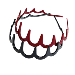 Set di due cerchietti ondulati in resina nero e bordeaux con denti antiscivolo stabili