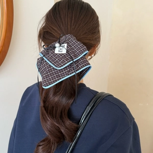 Karomuster Haargummi mit blauem Saum, Perle und Schleife für elegante Pferdeschwanz-Frisuren