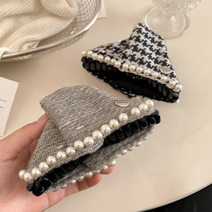 Hahnentritt- und Tweed-Haarklammern mit Perlen und gravierter Metallschnalle für Damen