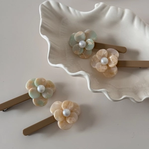 Elegant Korean style acetate flower hair clips with pearls and marble texture