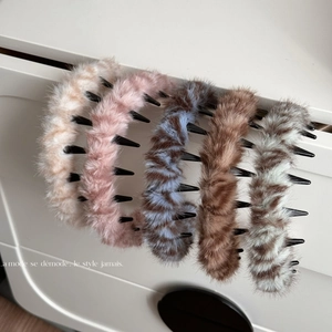 Korean Style Plush Tiger Pattern Headband With Comb Teeth Faux Fur Hair Hoop Winter Warm Anti-Slip Headwear For Women Girls