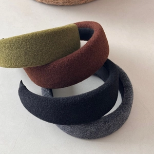 Chic thick wool hairband set in olive, brown, black and grey for a high-top hair look