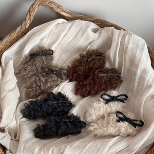 Faux shearling heart hair clips set with PU leather bows in beige, brown and black colors