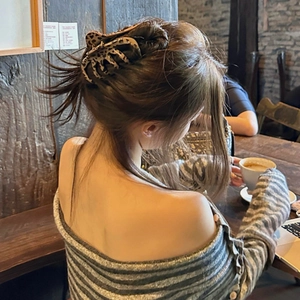 Grande pince à cheveux léopard pour femmes aux cheveux épais, style élégant et sophistiqué