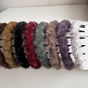 Détails de huit couleurs de serre-têtes en fausse fourrure douce pour femmes