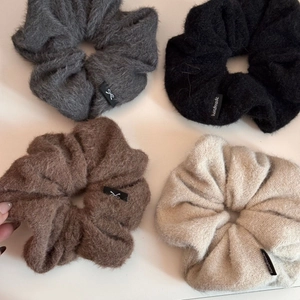 Lot de 4 chouchous oversize en peluche et fausse fourrure en gris noir marron et blanc
