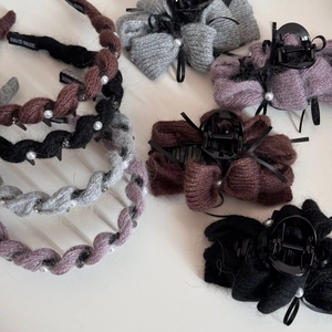 Winter-Set aus gestricktem Haarschmuck mit Perlen und Schleifen, Haarbänder und Klammern