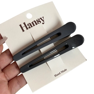 Ensemble de pinces à cheveux noires minimalistes avec finitions mates et brillantes