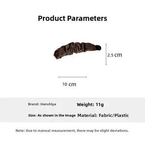 Vue détaillée de la pince à cheveux banane de 10cm en tissu plissé brun avec les dimensions