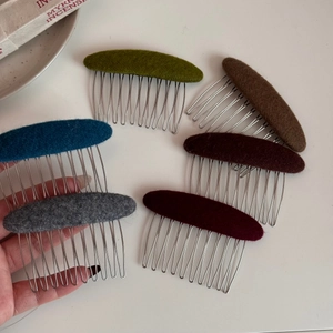 Minimalist oval fabric hair side combs in 6 autumnal felt colors for French hair styling