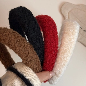 Thick plush lamb wool headbands in neutral colors for an autumn winter high-crown look