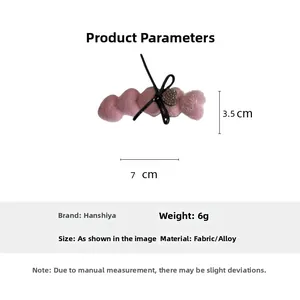 Detailansicht der rosa Plüsch-Herz-Haarklammer mit Strassschleife und Maßen 7cm mal 3,5cm