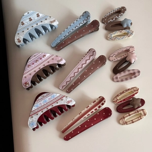 Cartoon acetate hair clips set with cat and bear prints in assorted pastel colors