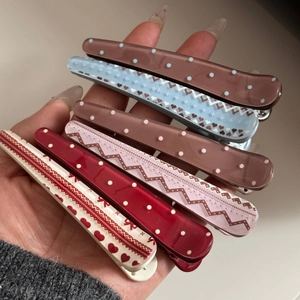 Five-piece acetate hair clip set with contrast cartoon prints and Nordic patterns